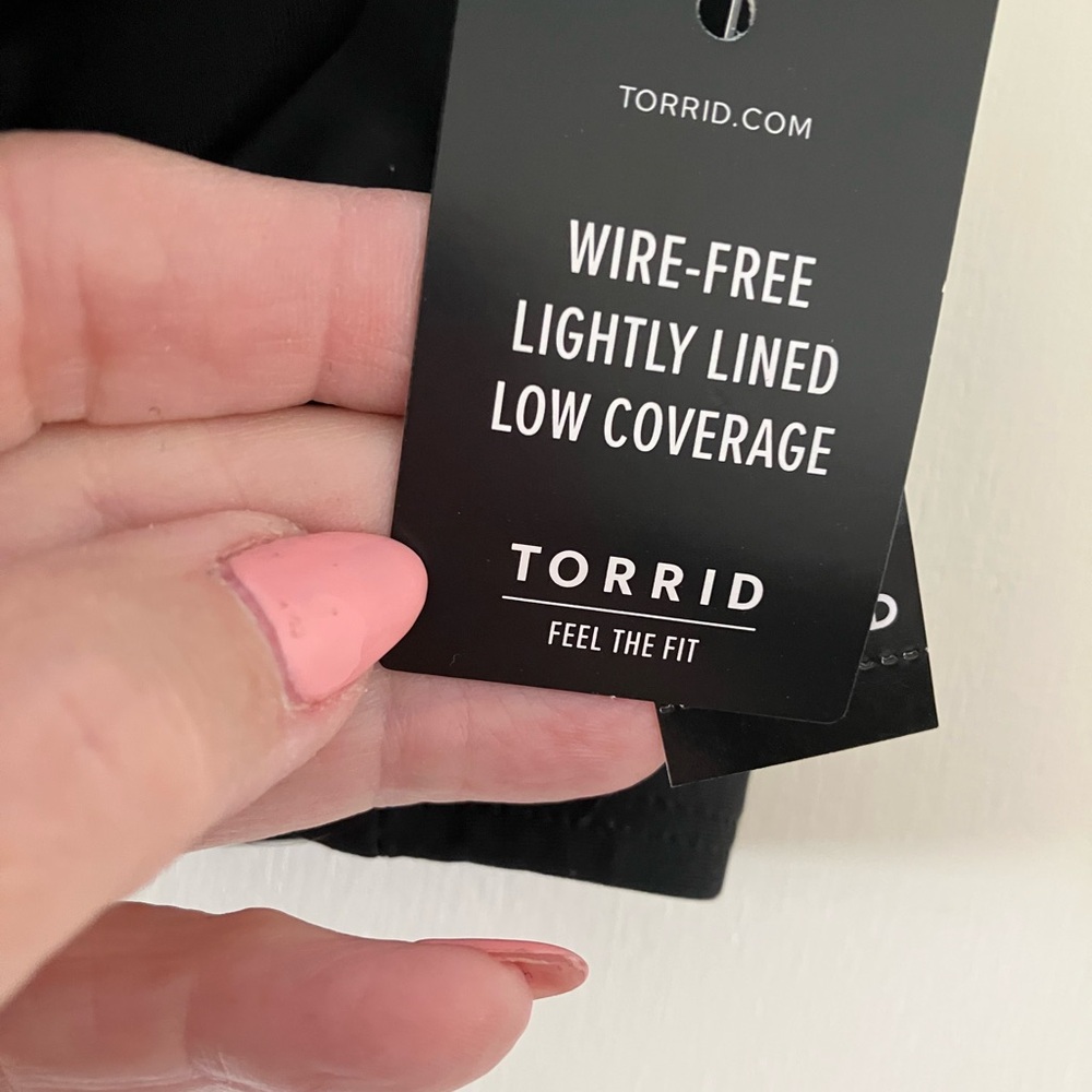 Torrid Size 2 Wireless Black Triangle Bikini Top NWT Adjustable Straps - Picture 3 of 6